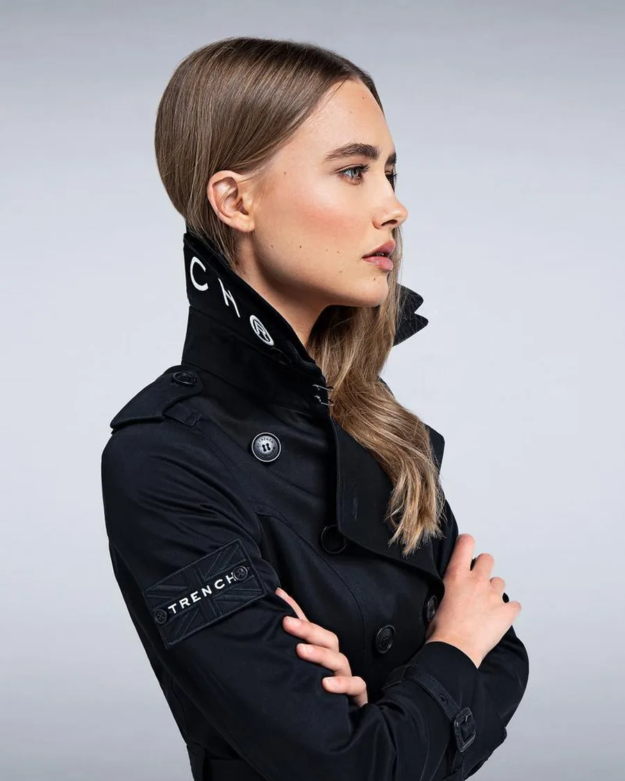 Woman wearing a black TRENCH LONDON coat